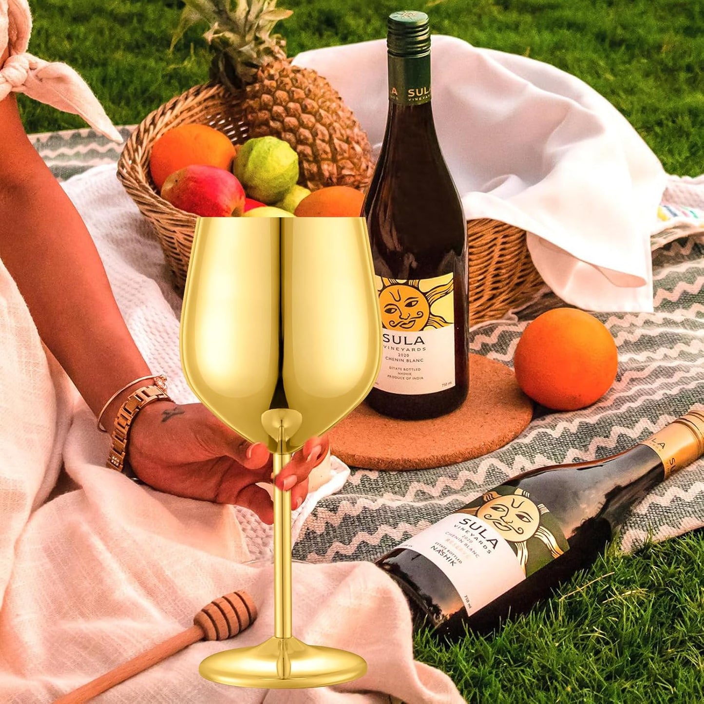 Stainless Steel Wine Glasses Set of 2, 18 oz Unbreakable Gold Wine Glass Unique Metal Wine Goblets for Outdoor Capming and Pool Gift for Wine Lovers