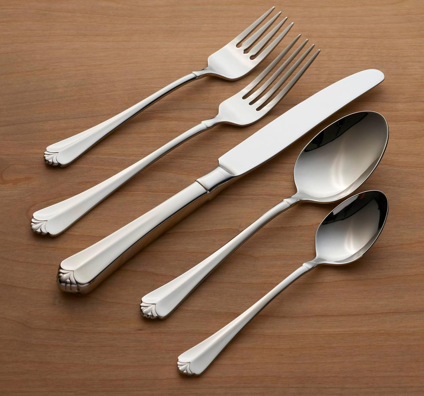 Oneida Silverware Set For 8, Juilliard 45-Piece Fine Flatware Set with Serving Utensils, Service For 8, 18/10 Stainless Steel, Mirror Finish, Dishwasher Safe,Knives Spoons & Forks Set(Silver 45 Piece)