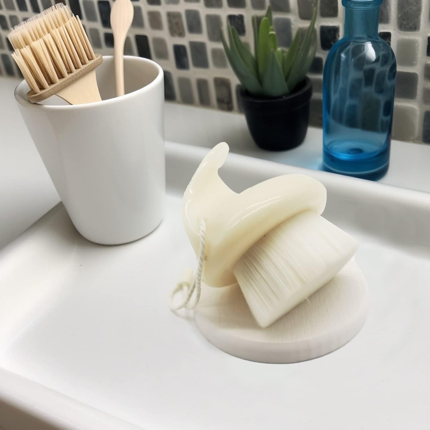 Mucco Water Absorbing Stone Tray for Sink, Water Absorbent Diatomite Coasters, Premium Diatomaceous Earth Soap Holder Dish，Fast Drying Stone Sink Tray for Hand soap & Cups & Drinks Bottles (3 White)