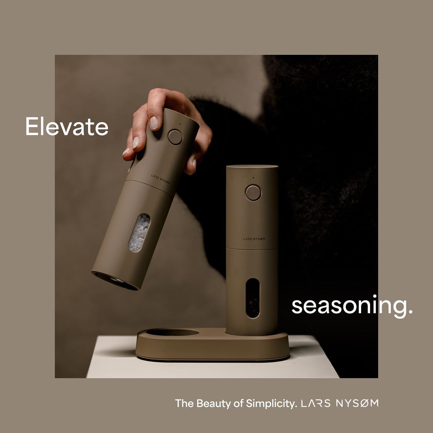 LARS NYSØM Electric Salt and Pepper Grinder Set, USB Rechargeable, Automatic Salt and Pepper Mills, Spice Shakers Refillable with LED Light, Adjustable Coarseness, Ceramic Grinder (Brick Red)