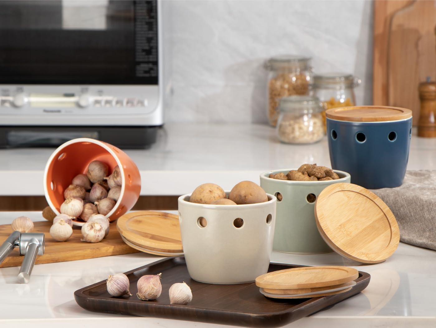 ONEMORE Large Garlic Keeper with Lid, Ceramic Garlic Saver 5 inch, Garlic Keeper for Counter, Light Green