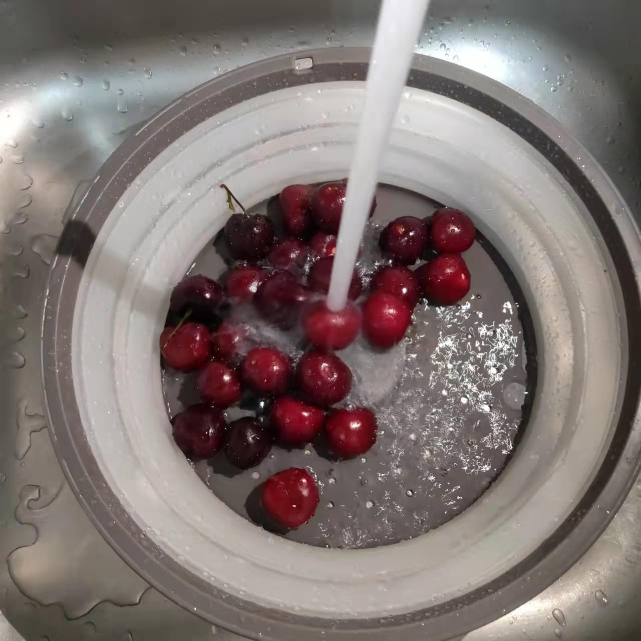 WENWELL Vented Collapsible Microwave Splatter Cover for Food,Kitchen dish bowl Plate lid Can be Hung,Dishwasher-Safe,Fruit Drainer Basket,BPA-Free Silicone & Plastic,gray