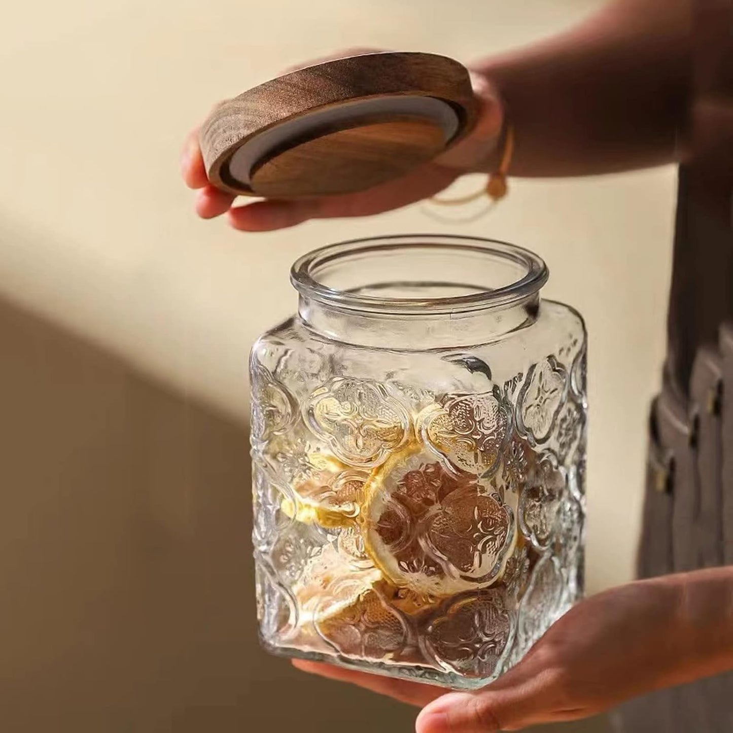 Snminetal Vintage Glass Airtight Storage Jar Set of 2, With Airtight Wood Lid, Kitchen Food Storage Containers,Suitable for storage Tea leaves,Coffee Beans,dried fruits, cereals, etc(Plum pattern)