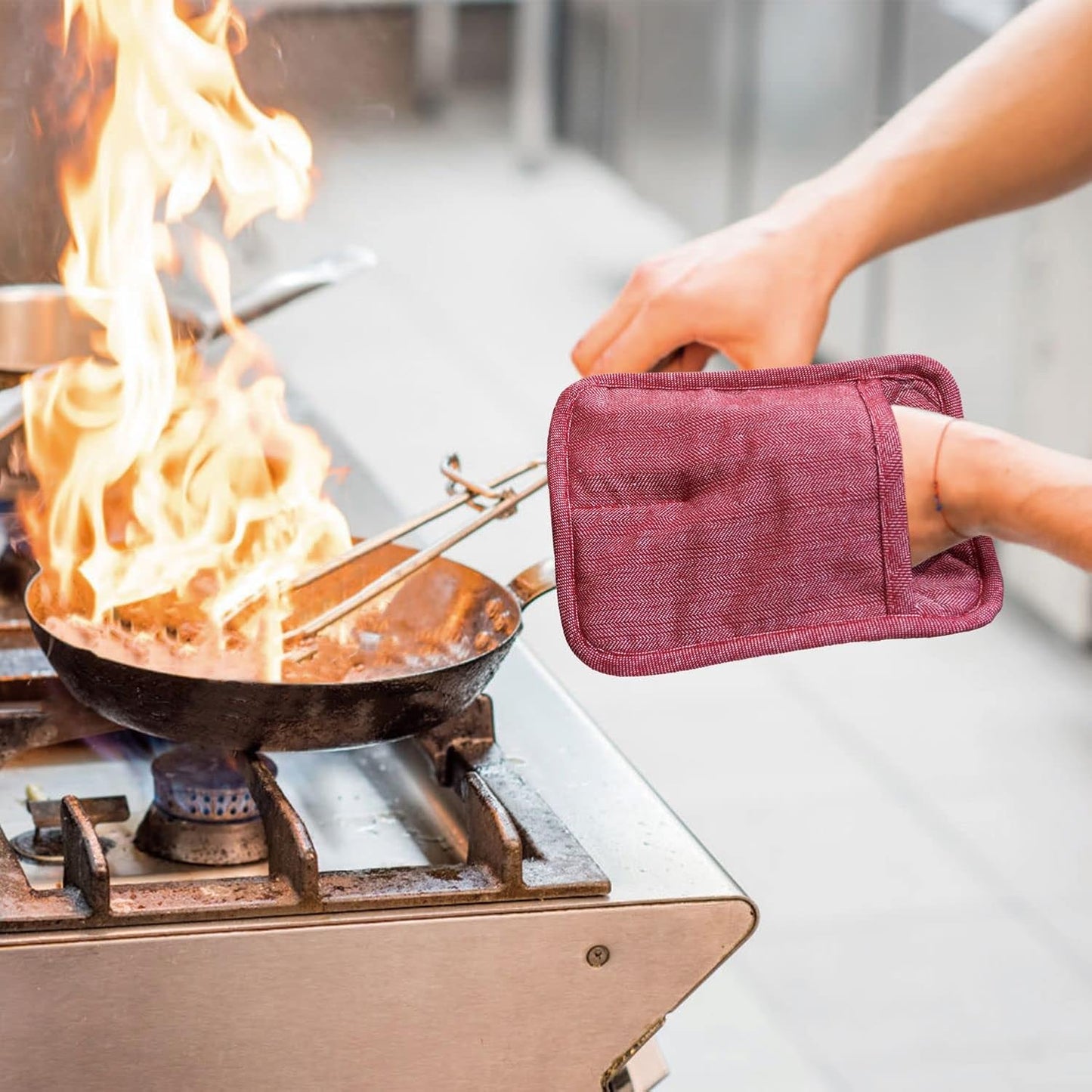 Pot Holders Yarn-Dyed Set of 3 Non Slip Silicone Kitchen Lines Heat Resistant 500℉ Kitchen Gloves BBQ Cooking Baking Cooking Barbecue Microwave Machine Washable (Red Pot Holders)