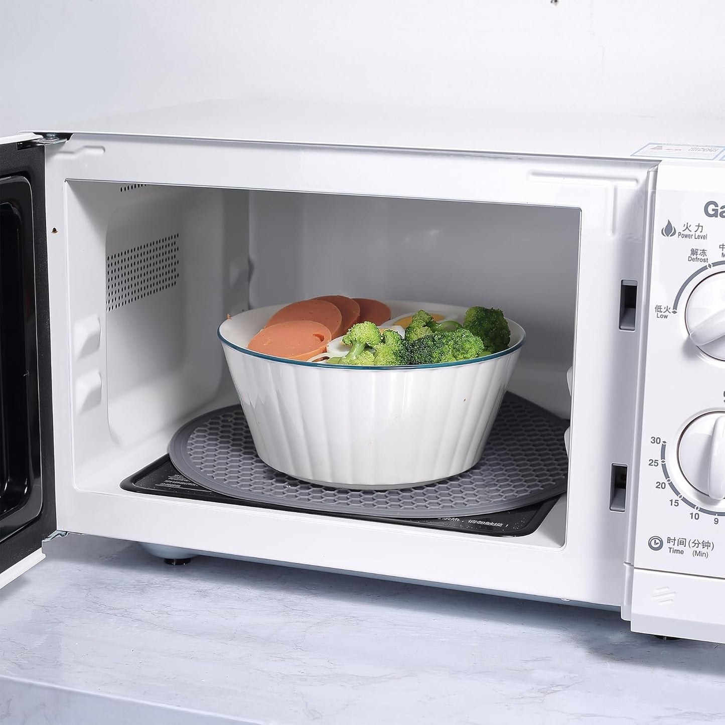 To encounter Silicone Microwave Mat - Round 12" x 12" - Set of 4 Heat Resistant Multifunctional Mat, Splatter Guard, Trivet, Hot Pad, Pot Holder