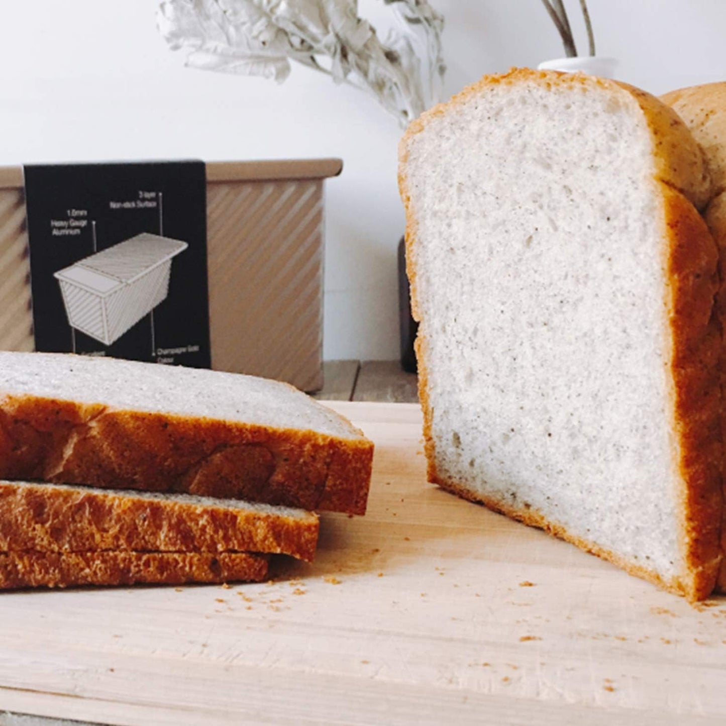 CHEFMADE Pullman Loaf Pan with Lid, 1Lb Dough Capacity Non-Stick Rectangle Corrugated Bread Pan Bakeware, Toast Mold with Cover for Oven Baking Cakes, Breads and Meatloaf (Champagne Gold)