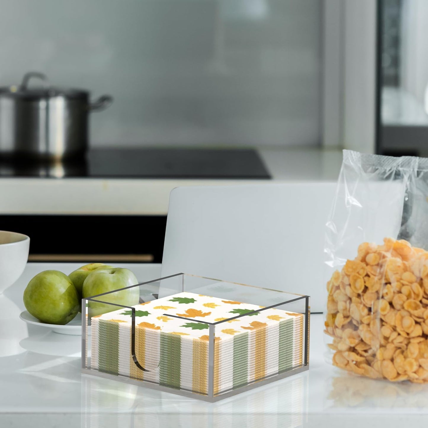 Rubtlamp 2Pcs Acrylic Napkin Holder Bathroom - 0.2Inch Thickness Acrylic Guest Towel Napkin Holder - Hand Towel Tray for Kitchen, Parties, Weddings, Party, Hotel, Restaurant (Clear, 5.5”X5.5”X2.5”)