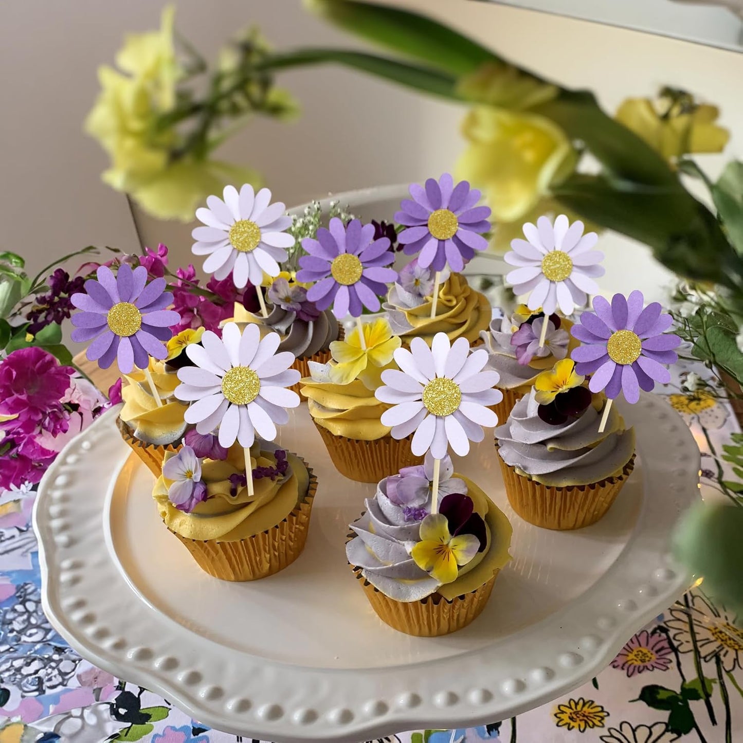 Ephlyn 24Pcs Purple Daisy Cupcake Toppers Flower Cake Toppers Daisy Cake Decorations Chrysanthemum Cupcake Toppers Spring Daisy Flower Cake Picks for Birthday Wedding Supplies