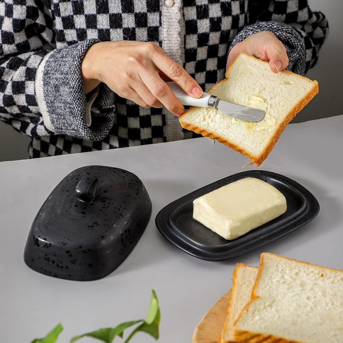 Hasense Porcelain Butter Dish, Large Butter Dish with Lid, Butter Holder with Cover, Butter Containe for West East Coast Butter, Modern Kitchen Decor, Wedding, Housewarming Gift, Black