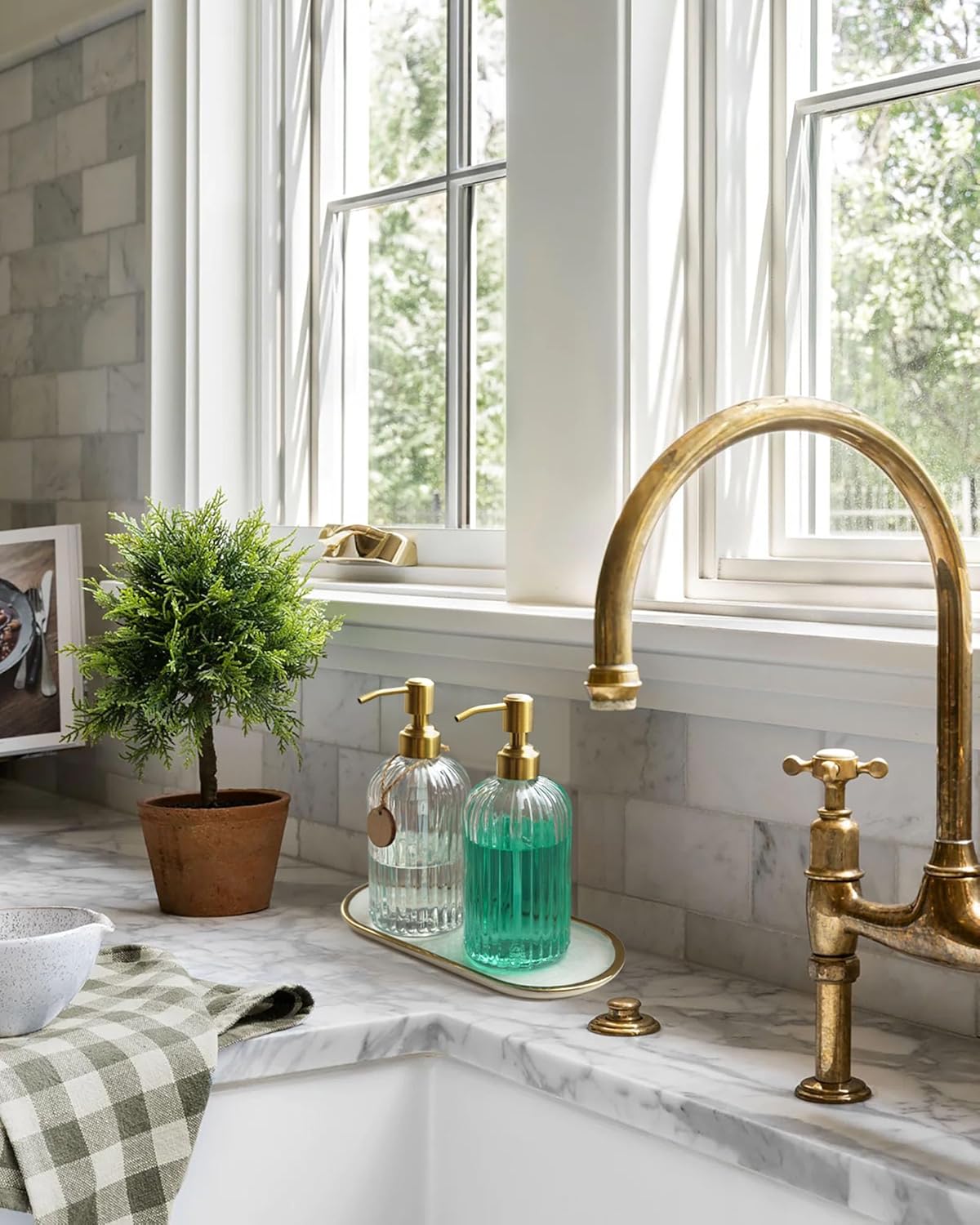 JASAI 2PACK 18Oz Fluted Glass Soap Dispenser with Golden Rust Proof Pump, Refillable Kitchen soap Dispenser with Vertical Stripe, Bathroom Soap Dispenser for Dispense Hand soap, Dish Soap, Lotion.