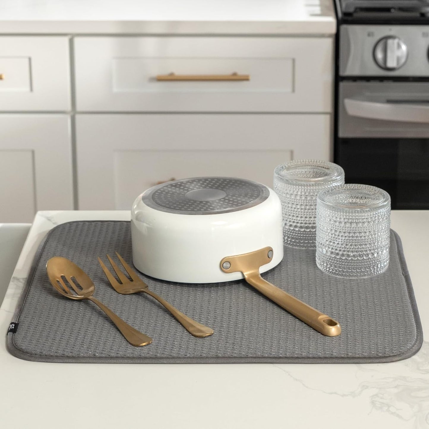 S&T INC. Dish Drying Mat, 16” x 18”, Absorbent Microfiber Kitchen Counter Mat, Drying Pad for Dishes, Utensils, Pots and Pans, Large, Diamond Texture, Grey