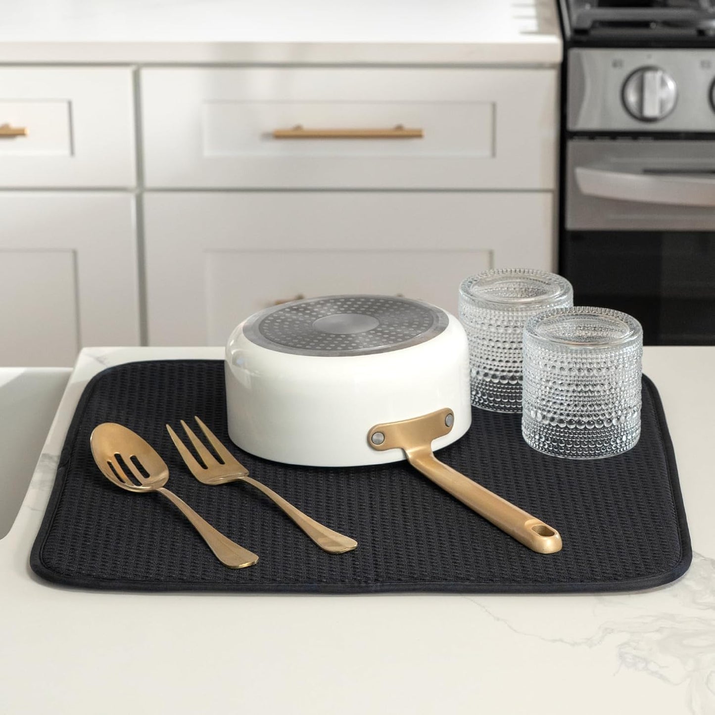 S&T INC. Dish Drying Mat, 16” x 18”, Absorbent Microfiber Kitchen Counter Mat, Drying Pad for Dishes, Utensils, Pots and Pans, Large, Diamond Texture, Black