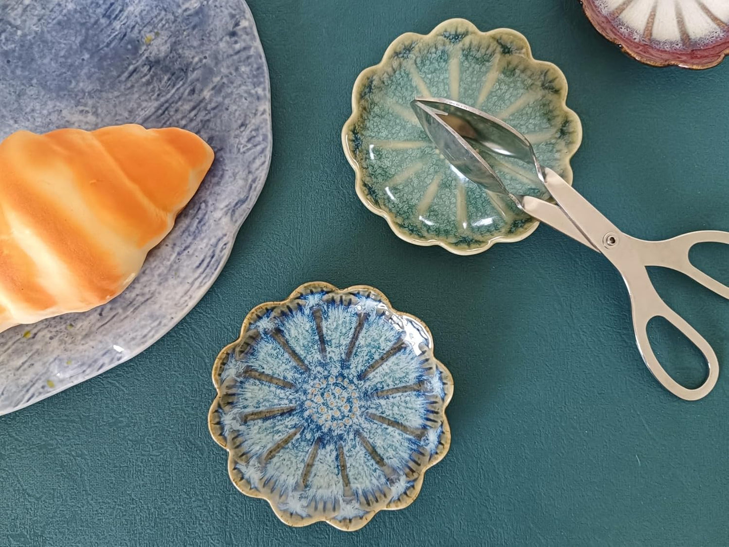 Ceramic Spoon Rest for Stove Top, Flower Cute Spoon Rest for Kitchen Counter, Cooking Spoon Holder for Kitchen Counter, Utensil Rest Spatula Rest Ladle Holder Tong Rest, 1 PC (Retro, Sea Blue)