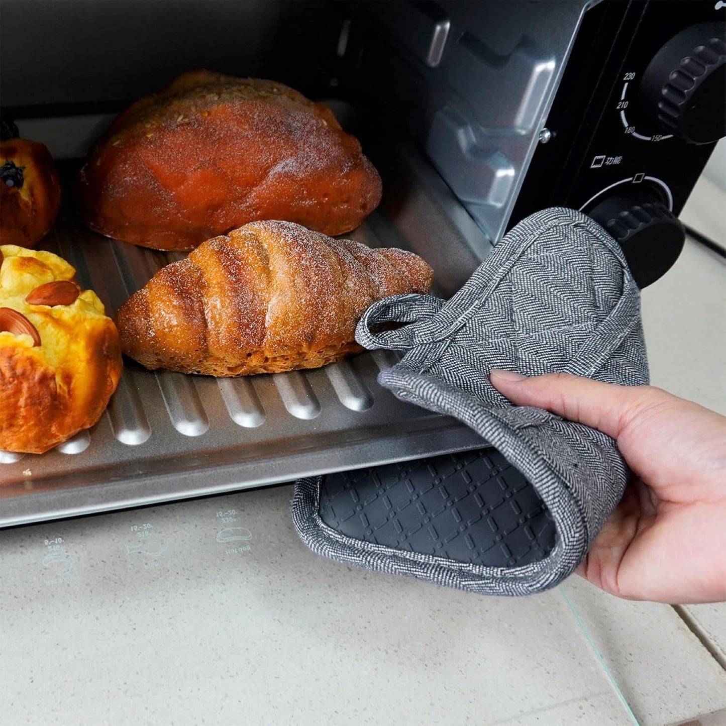 Pot Holders Yarn-Dyed Set of 3 Non Slip Silicone Kitchen Lines Heat Resistant 500℉ Kitchen Gloves BBQ Cooking Baking Women Men Cooking Barbecue Microwave Machine Washable (Gray Potholders)