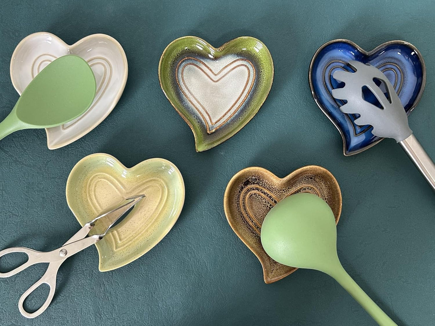 Ceramic Spoon Rest for Stove Top, Heart Cute Spoon Rest for Kitchen Counter, Cooking Spoon Holder for Kitchen Counter, Utensil Rest Spatula Rest Ladle Holder Tong Rest (Retro Grass Green)