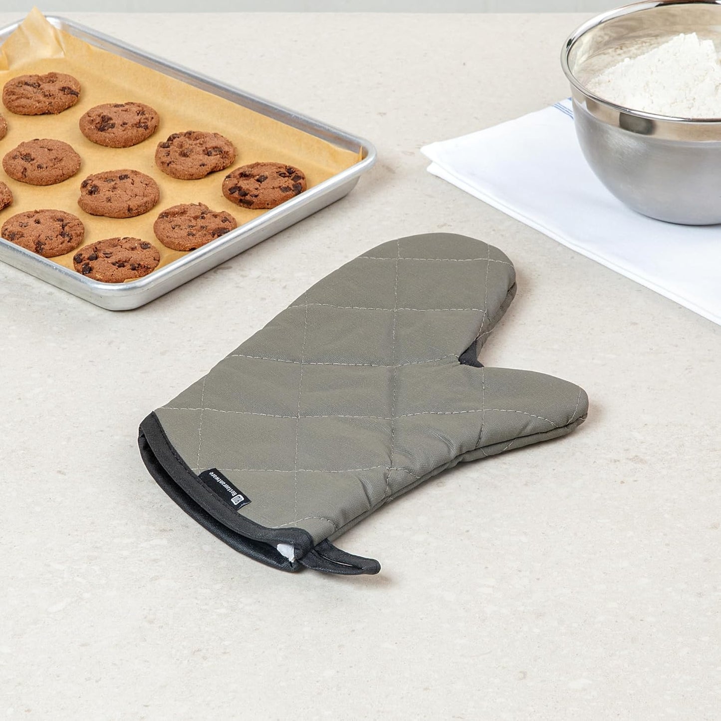 Restaurantware 13.7 x 8 Inch Heavy-Duty Oven Mitt 1 Flame Retardant Kitchen Glove - With Thumb Guard Hanging Loop Gray Cotton Quilted Oven Mitts Heat-Resistant For Cooking And Baking