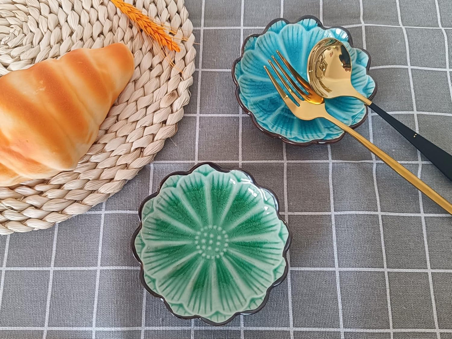 Ceramic Spoon Rest for Stove Top, Flower Cute Spoon Rest for Kitchen Counter, Cooking Spoon Holder for Kitchen Counter, Utensil Rest Spatula Rest Ladle Holder Tong Rest, 1 PC (Ice Cracks, Emerald)