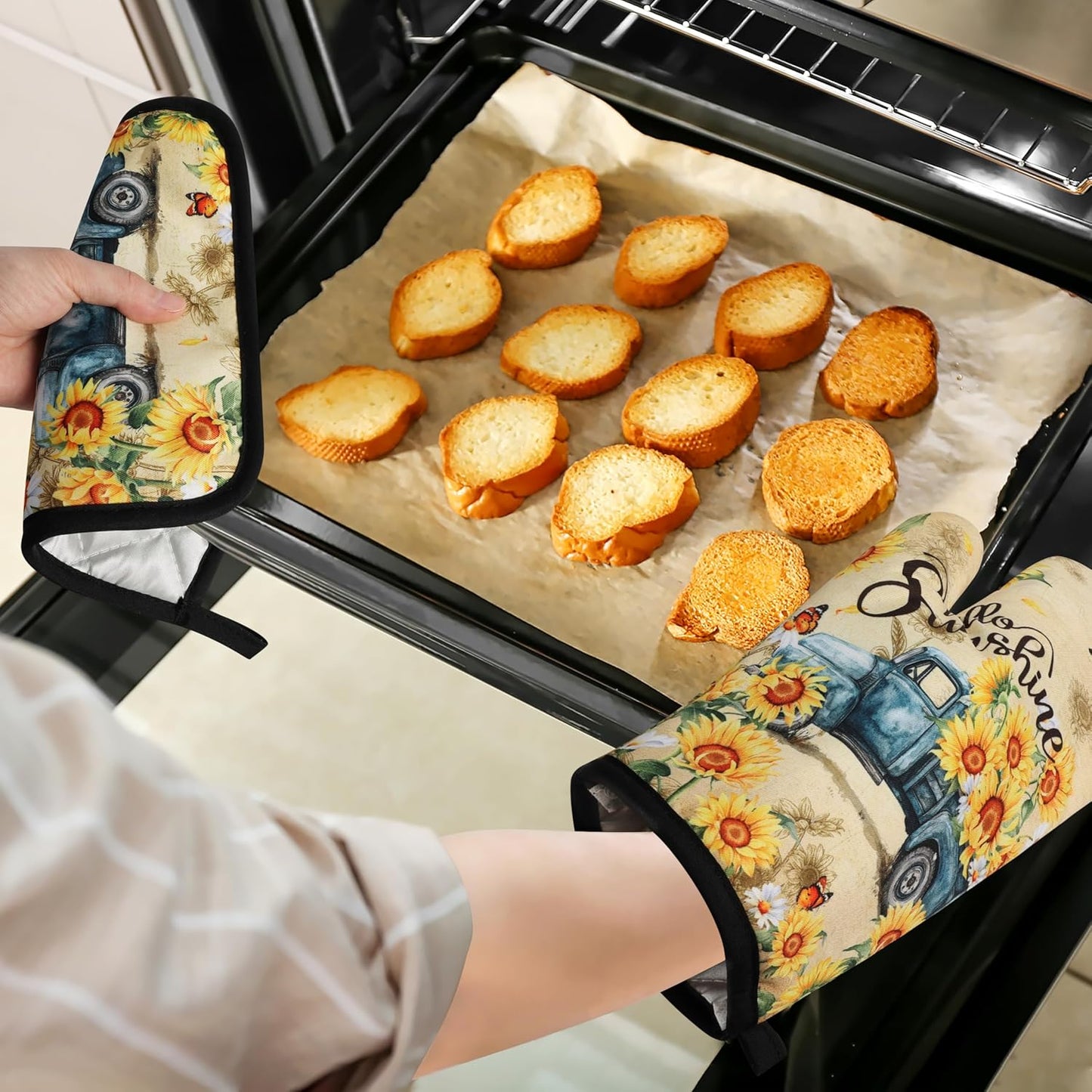 Sunflower Oven Mitts and Pot Holders Sets Vintage Floral Oven Gloves Heat Resistant 4 Pcs Farmhouse Decorative Kitchen Hot Pads and Mitts for Baking Cooking Grilling