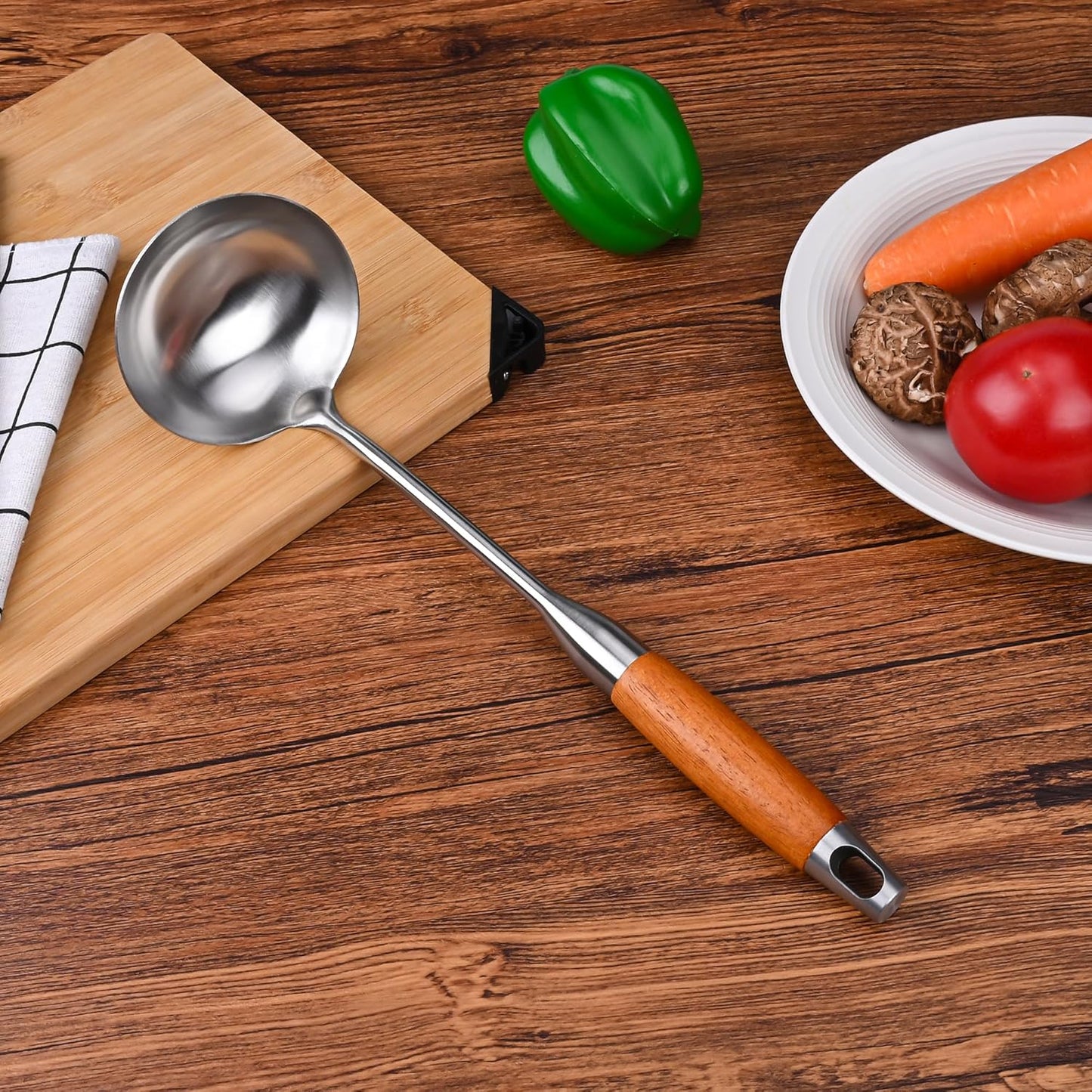 FJNATINH Soup Ladle, Stainless Steel Ladle with Heat Resistant Wooden Handle, Food Grade Metal Cooking Soup Spoon Kitchen Tools, Easy to Clean
